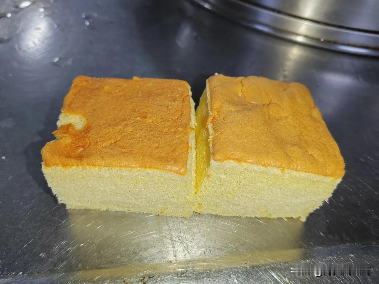 以前我做蛋糕，都是按照标准去加，加多少牛奶，多少食用油，多少低筋粉，多少白糖等等