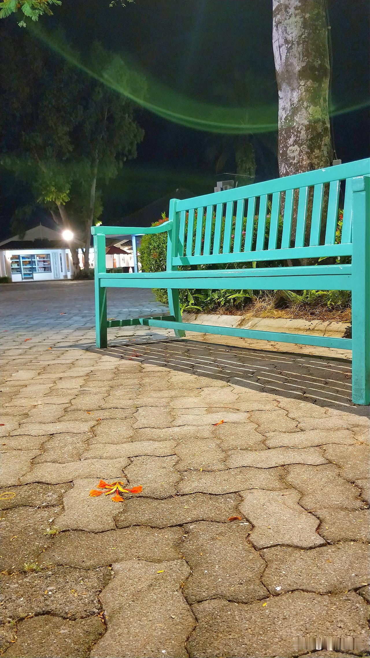 小泽又要钱去了，先去加拿家里走一圈，拿走几十亿援助，加拿表示这个时候援助小乌很是