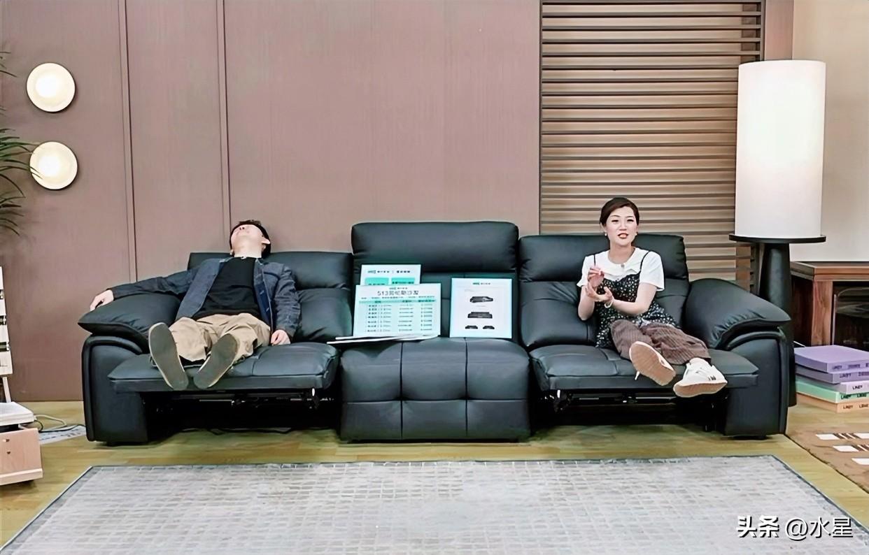 哪家公司上班能这么松弛？
当然是与辉同行家了
主播们玩着、闹着、躺着[偷笑]
G