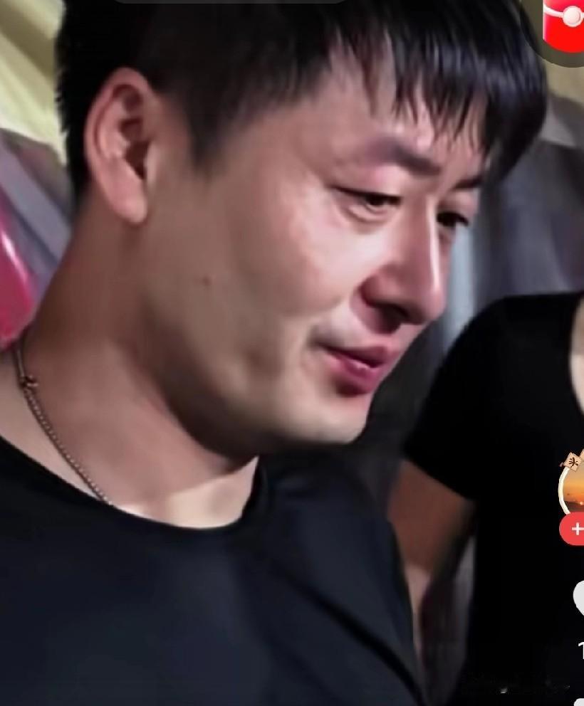 张雪峰走了，人们把对他的思念都投射在了烧烤“张雪峰”陈杰身上，那是一种情感释放的