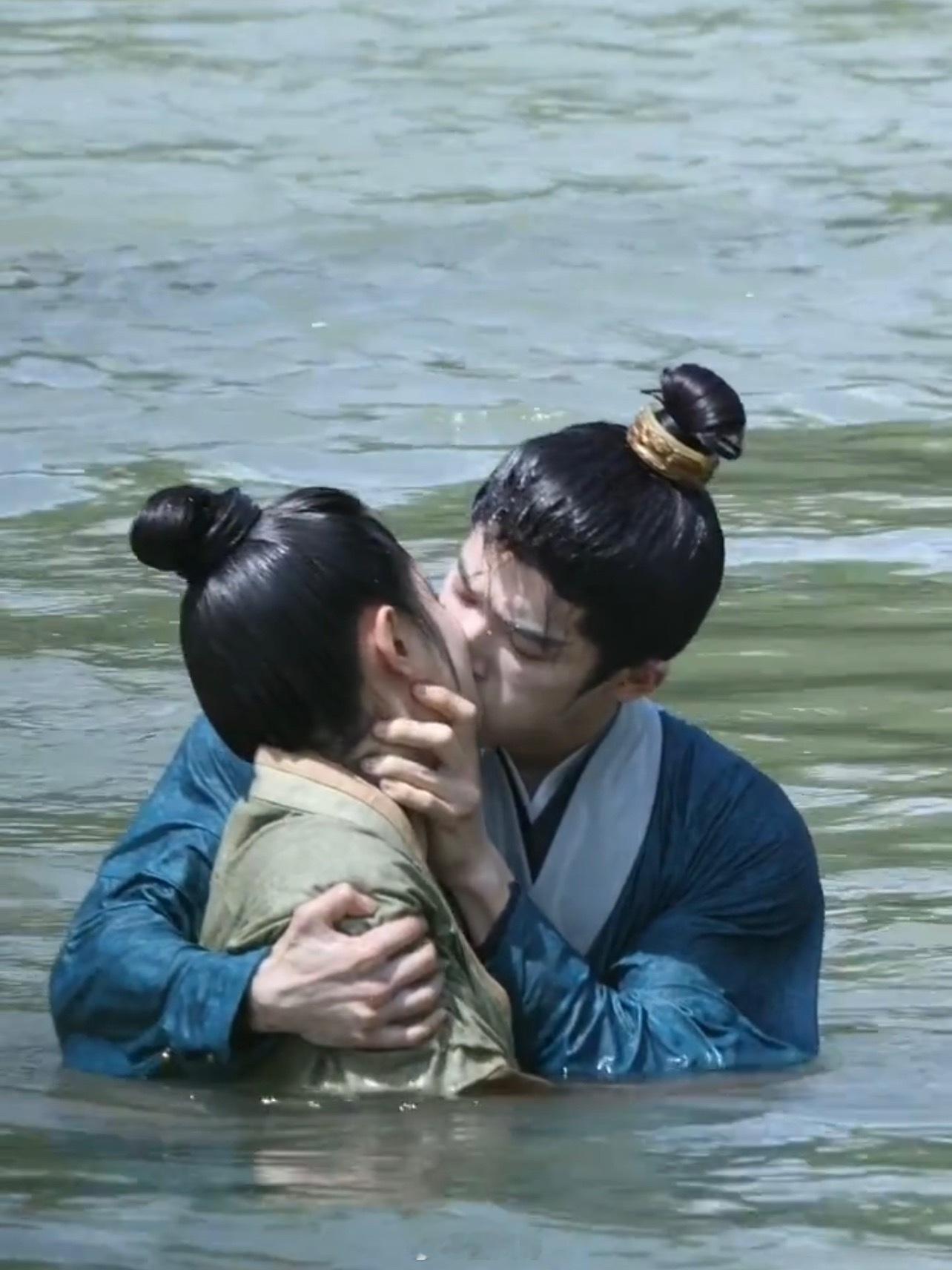 王星越红尘四合吻戏 王星越、徐若晗在电视剧《红尘四合》的新路透来了，王星越把徐若