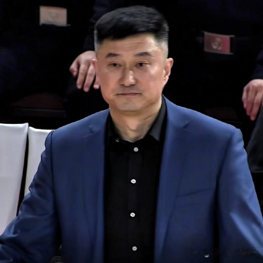 山西虽输球，实力也在广东之上！
赛后握手环节陈家政看见迪亚洛直接不握手，徐杰选择