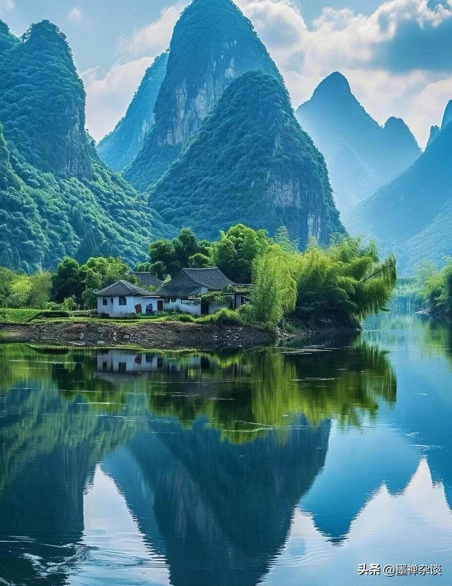 这三十年，时代甩在我们身上的回响。

很多时候，我们只顾着埋头赶路，很少抬头看路