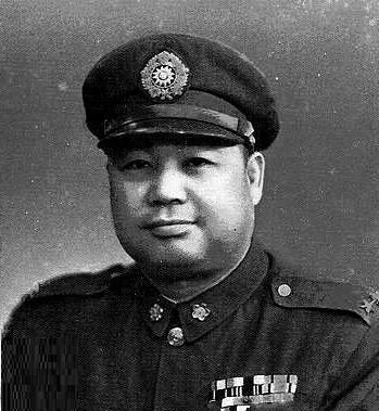 1975年，蒋介石在台北病逝。消息传到香港，躲了26年的关麟征破例登上了去台湾的