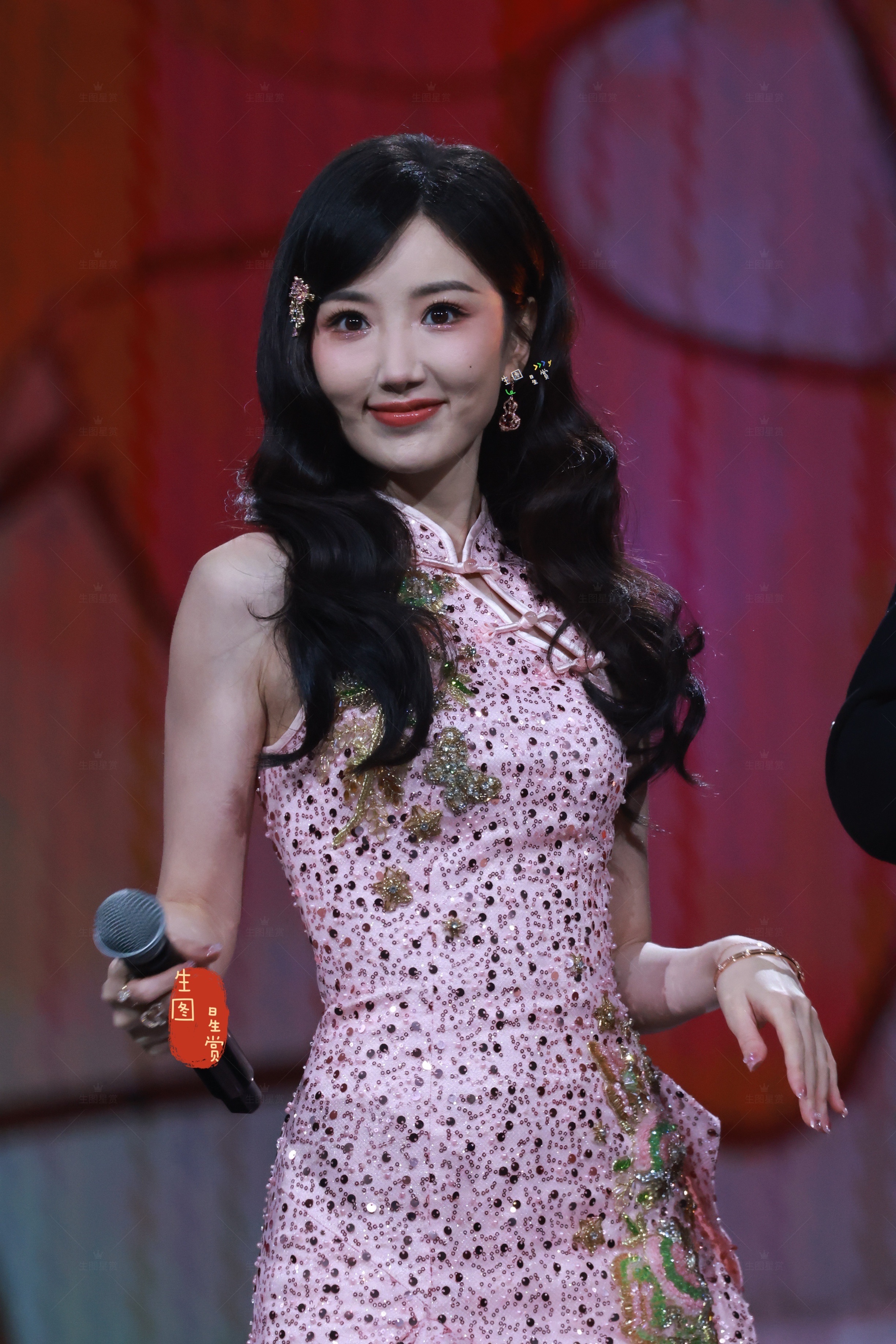 毛晓彤东方卫视跨年表演金风玉露演绎经典💃🏻粉系新中式彤彤太甜了💋东方卫视跨