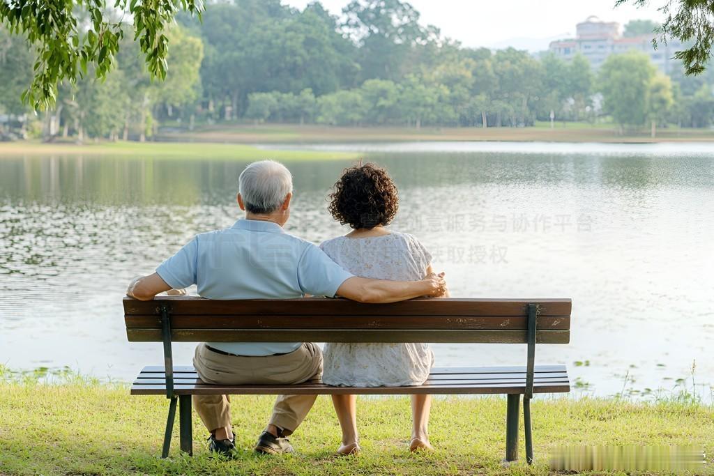父母在，人生尚有来处；父母去，人生只剩归途。多打个电话，多回趟家，别让等待变成永