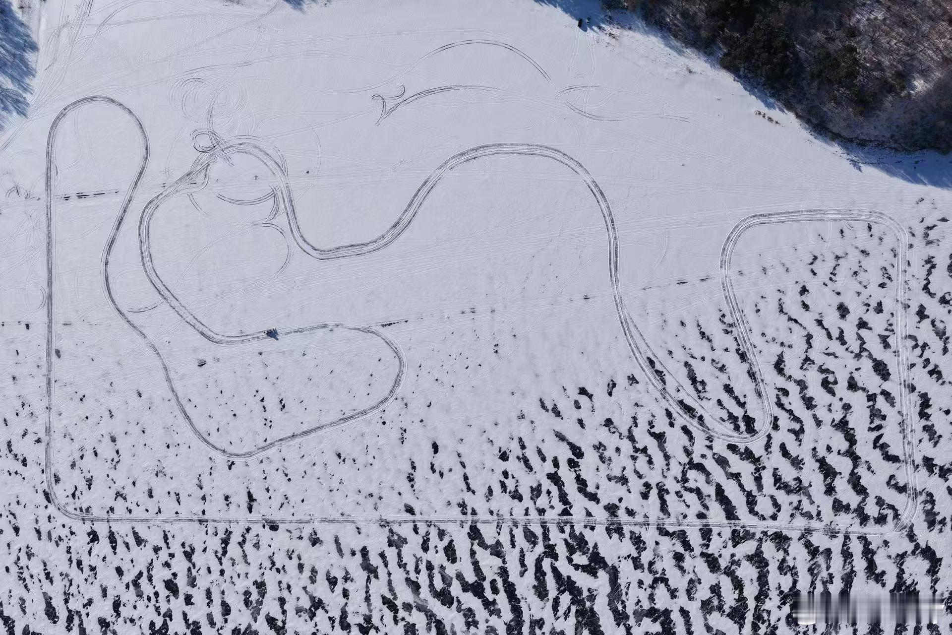 为了拍节目在东北造了个麻涌冰雪版plus明天BBA凑齐轮流刷一遍