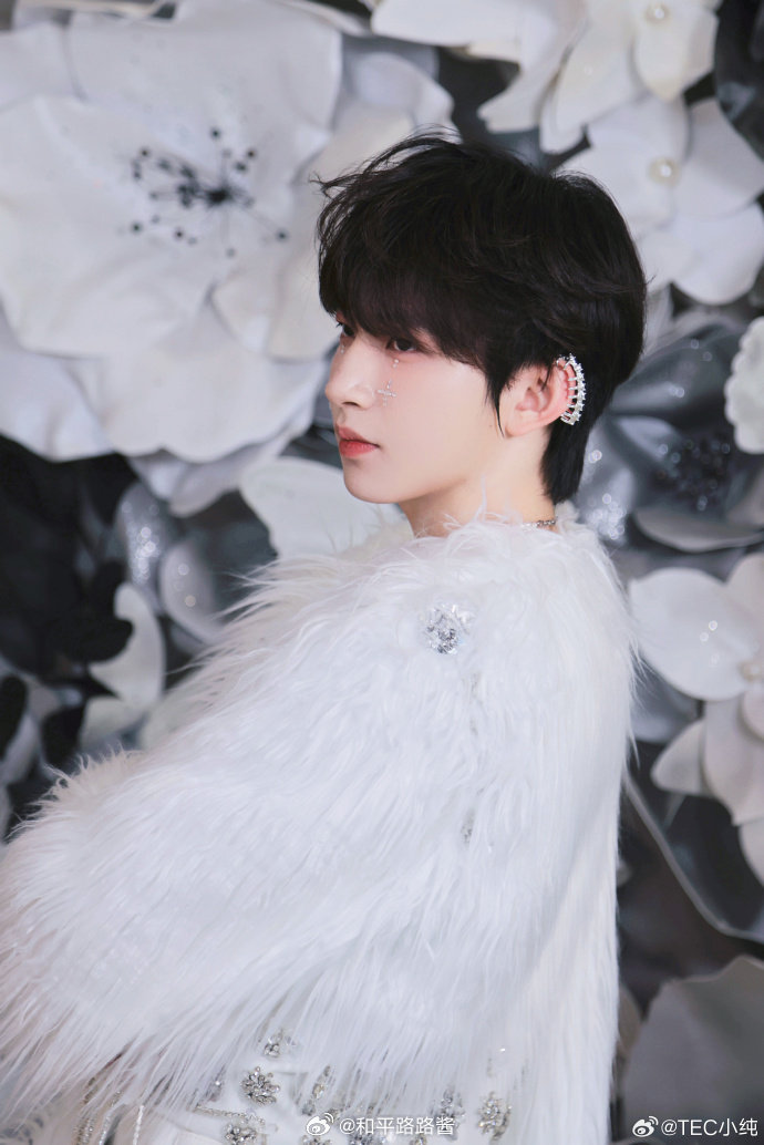 白小纯秀场魔术秀 好美的clg，圣诞快乐！！