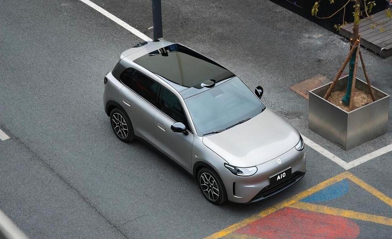 零跑A10实车首曝！这小可爱，居然带激光雷达？
就在刚刚，全新零跑A10的实车被