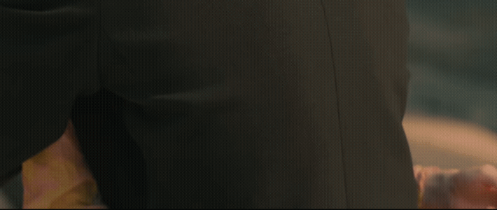 《枭起青壤》这个镜头从甜蜜到伤感演的太到位了，两个人连一顿早餐也没来得及吃，炎拓