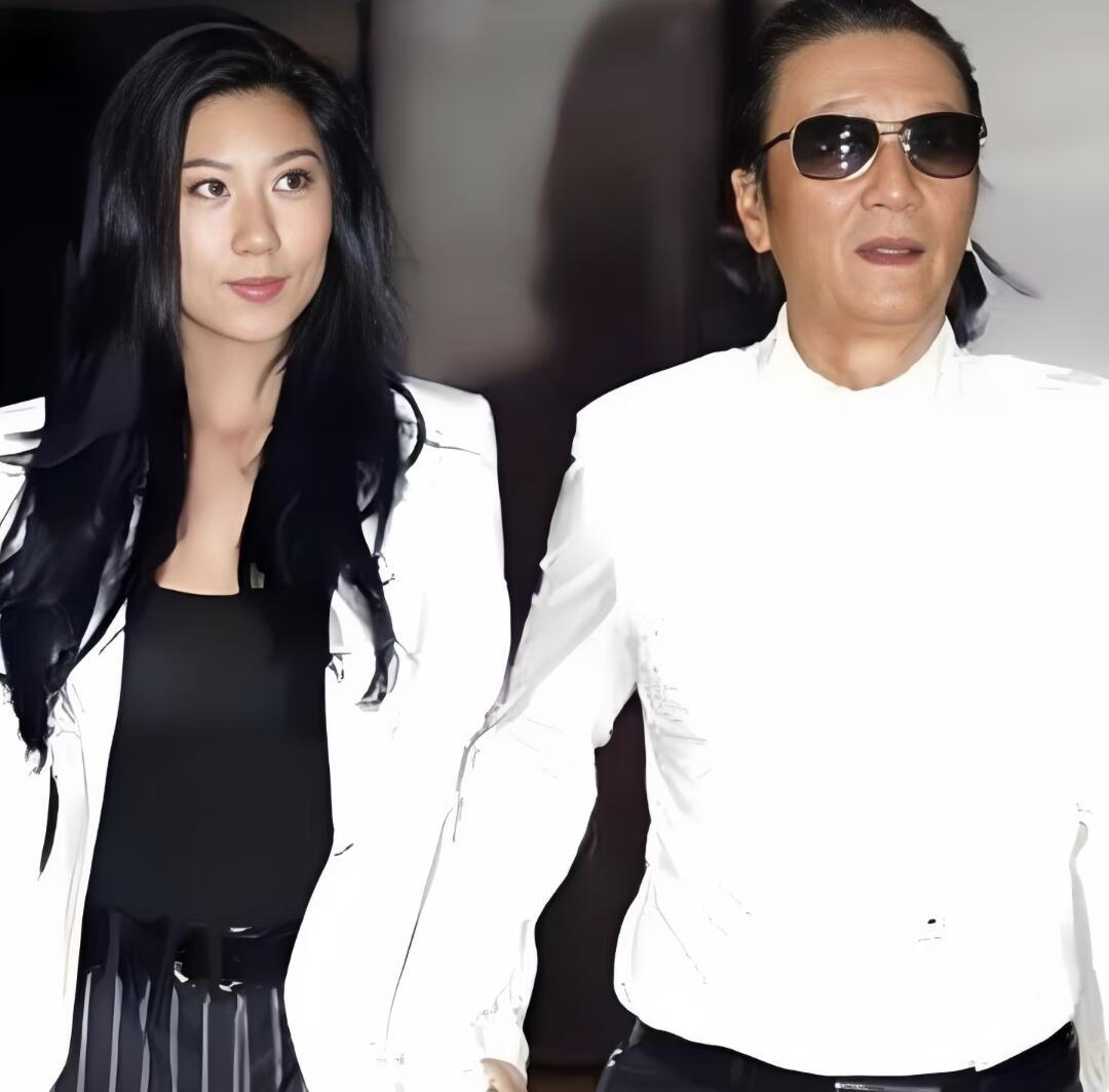 Coco和谢贤
两人相差49岁，相伴走过12年
从来不是外界揣测的金钱交易
满是