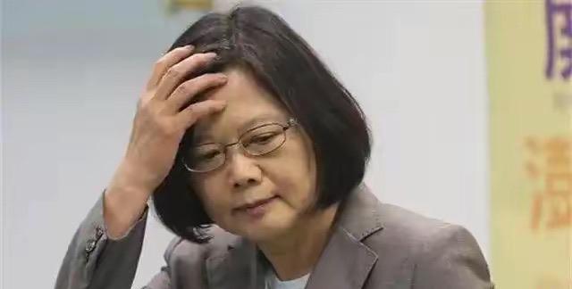 中美北京峰会刚落幕，蔡英文突然改口，把“统独之争”换成“选边站”，背后全是心虚与