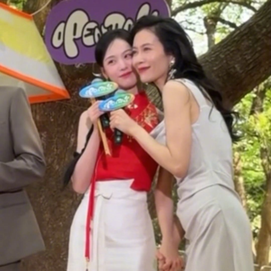 陈都灵温峥嵘牵手贴贴母女线太甜蜜了，牵手贴贴那刻我笑了！《雁回时》因这幕更完美，