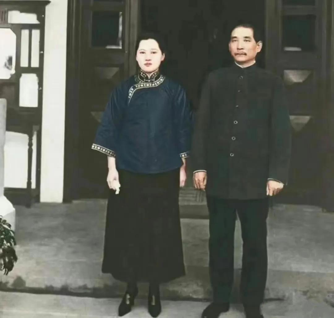 孙先生和宋先生，夫妻人恩爱夫妻，伉俪情深。
1915年，在日本东京律师和天瑞家里