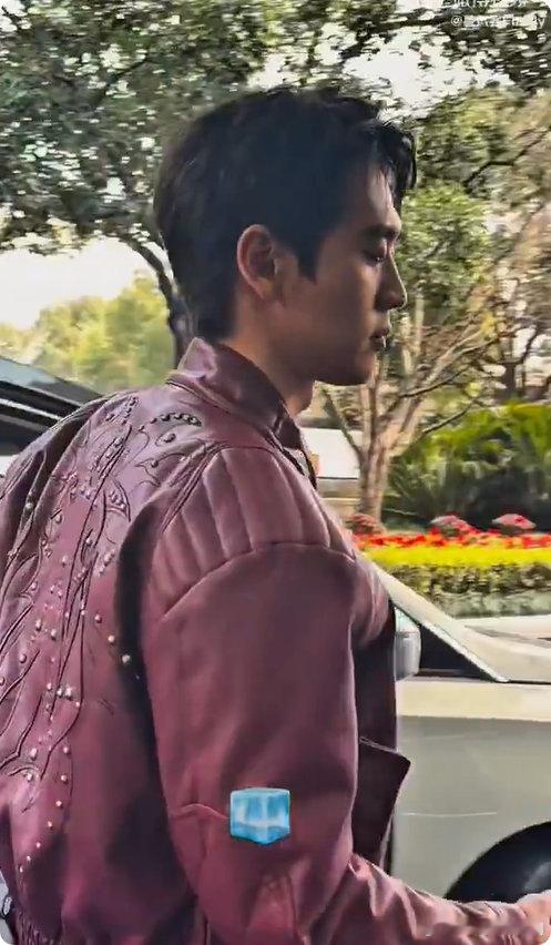 王天辰忘带身份证了 王天辰忘带身份证也太真实了，一句 “诶身份证” 呆萌到犯规，