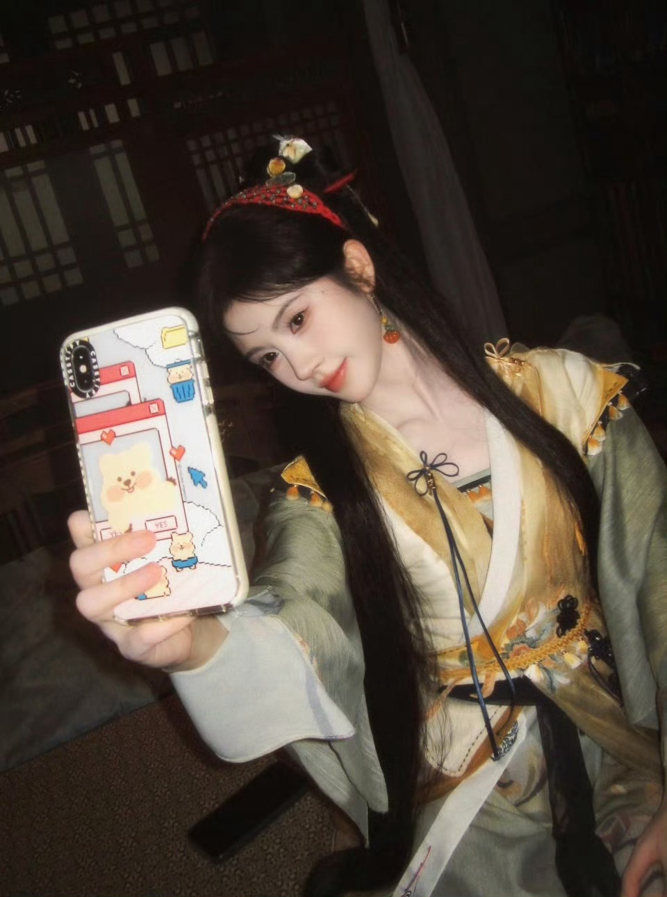 鞠婧祎阿黛宝宝头饰都好可爱，感觉有好多套衣服，期待鞠婧祎来战[送花花] ​​​