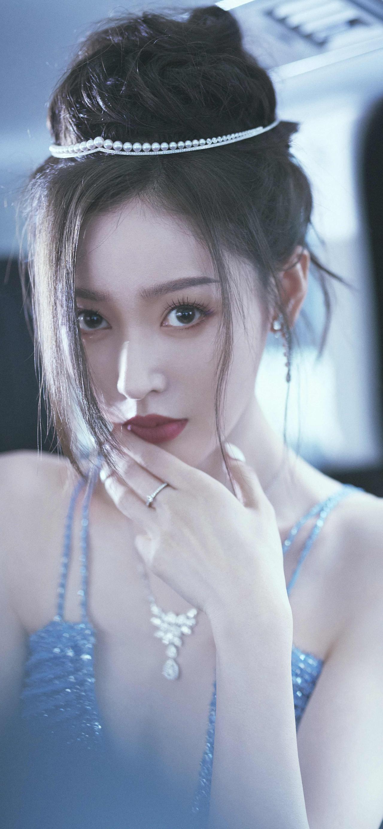 美女壁纸-第5889期-张天爱