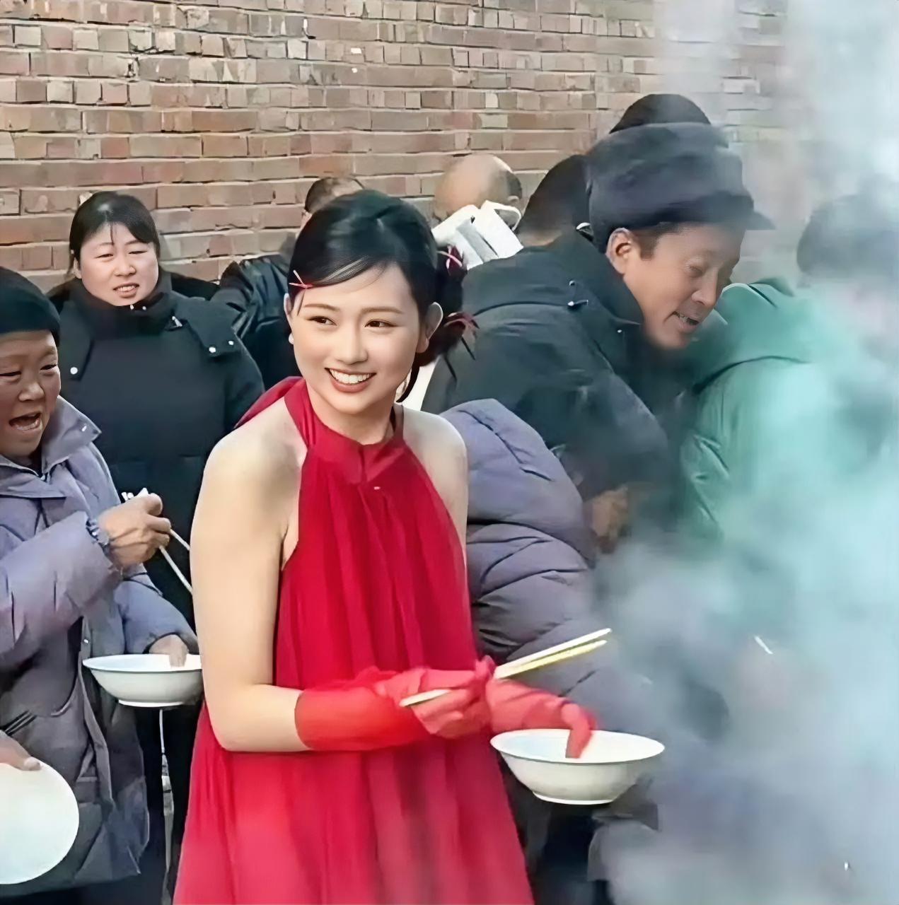 只有8090年代的新娘让人看着踏实一点，一看就特别会过日子。