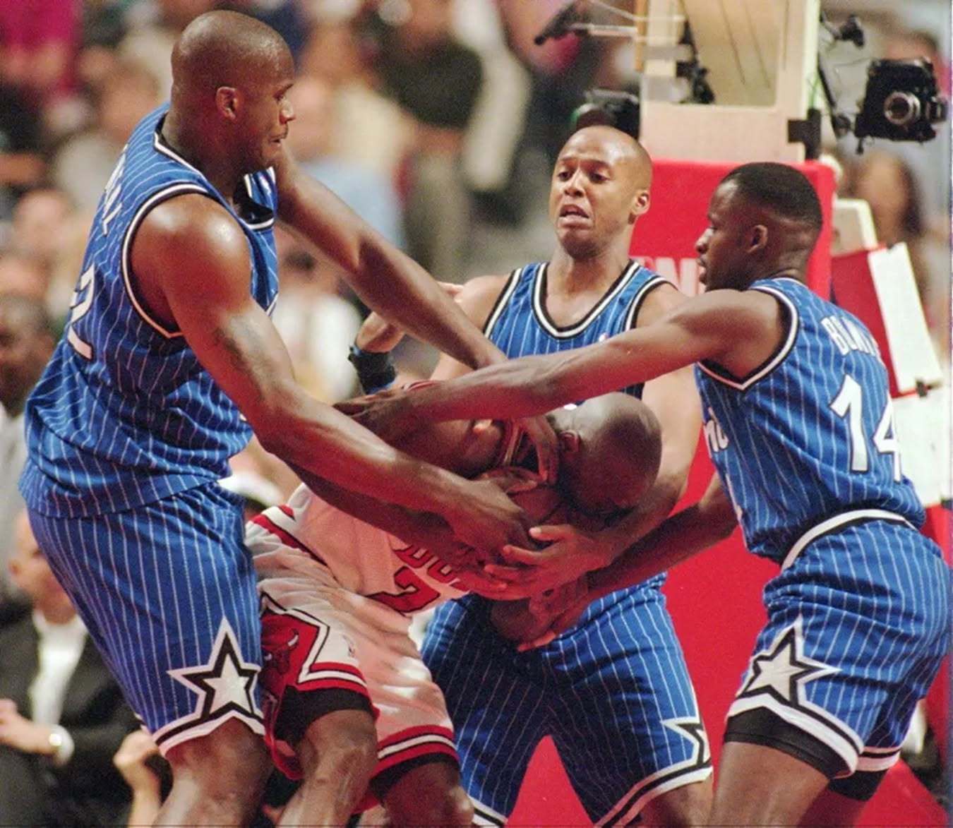 Michael Jordan 你们仨再这样 我咬人了啊 ​​​