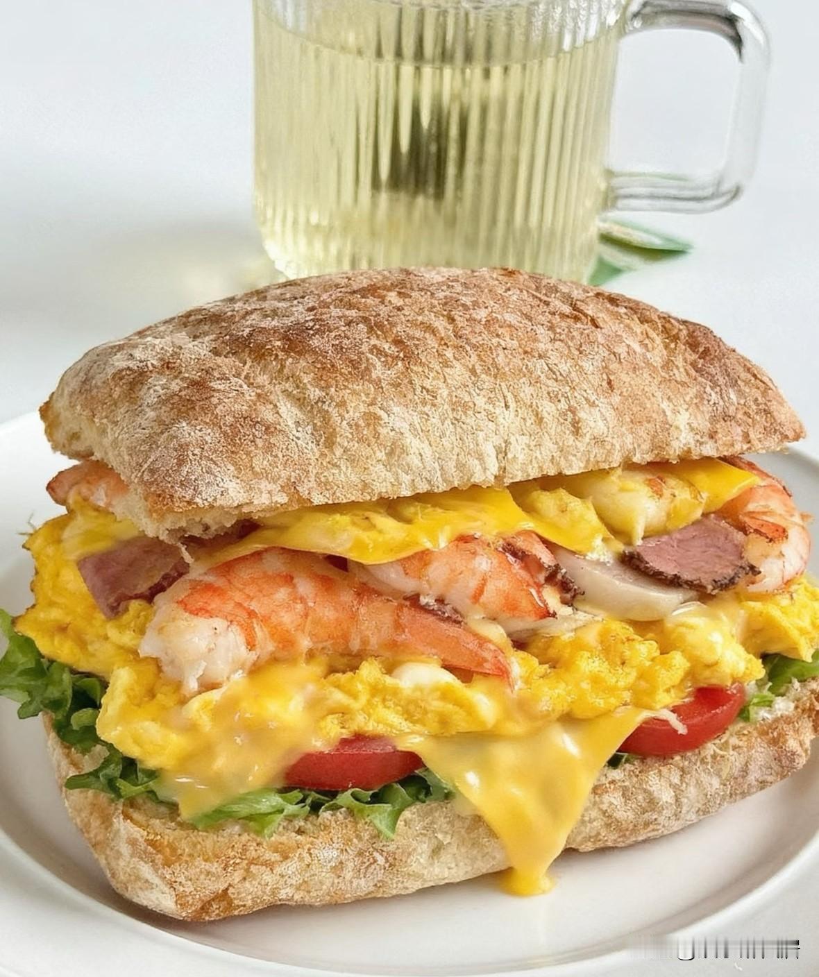 晒图笔记大赛今天非常自律噢，不仅运动还坚持吃了减脂餐，非常好吃，饱腹感🥰