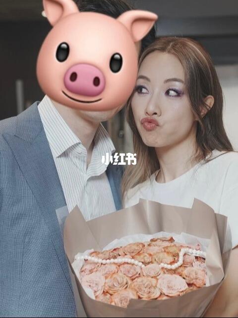 邓丽欣罕见秀恩爱！晒与男友合照表情太可爱