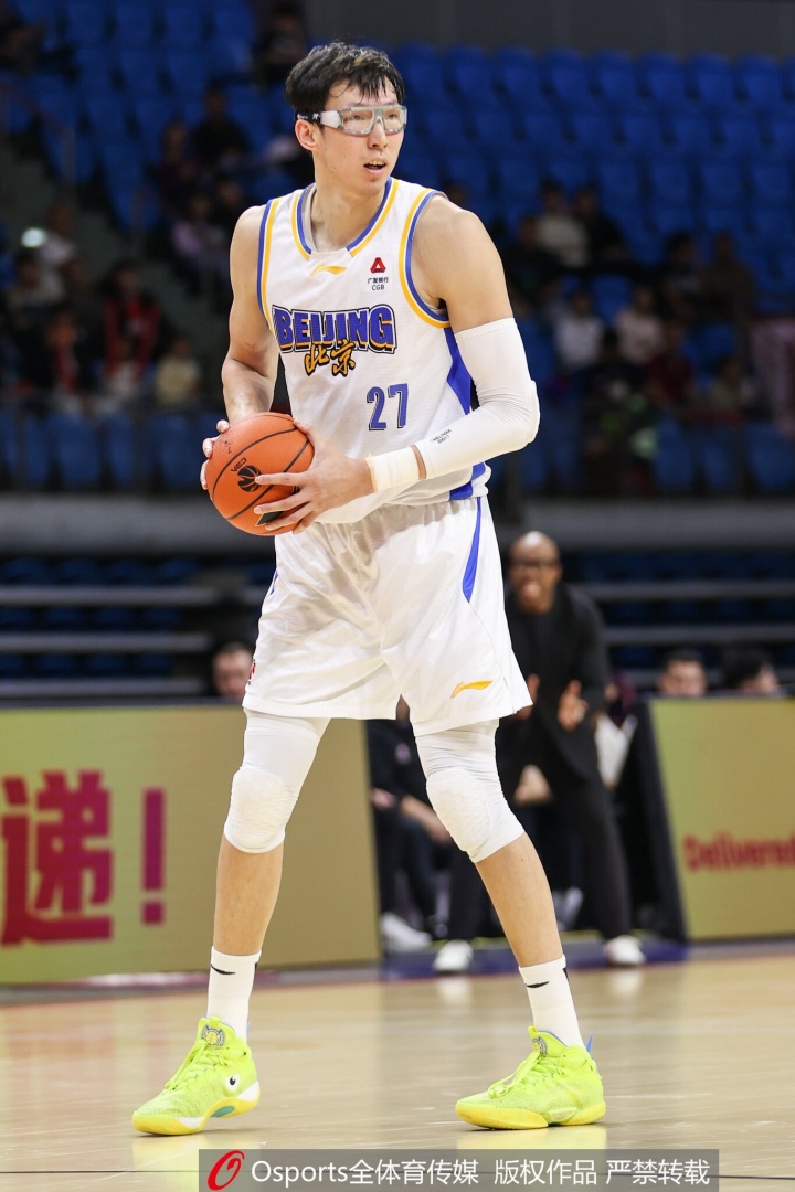 曾令旭：这场布朗和周琦的挡拆无解 有时候真的不需要那么多战术