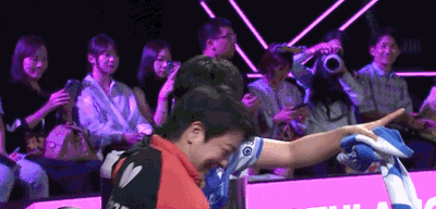 因为王皓和他握手的事，#张本智和告状#，大家怎么看？ ​​​