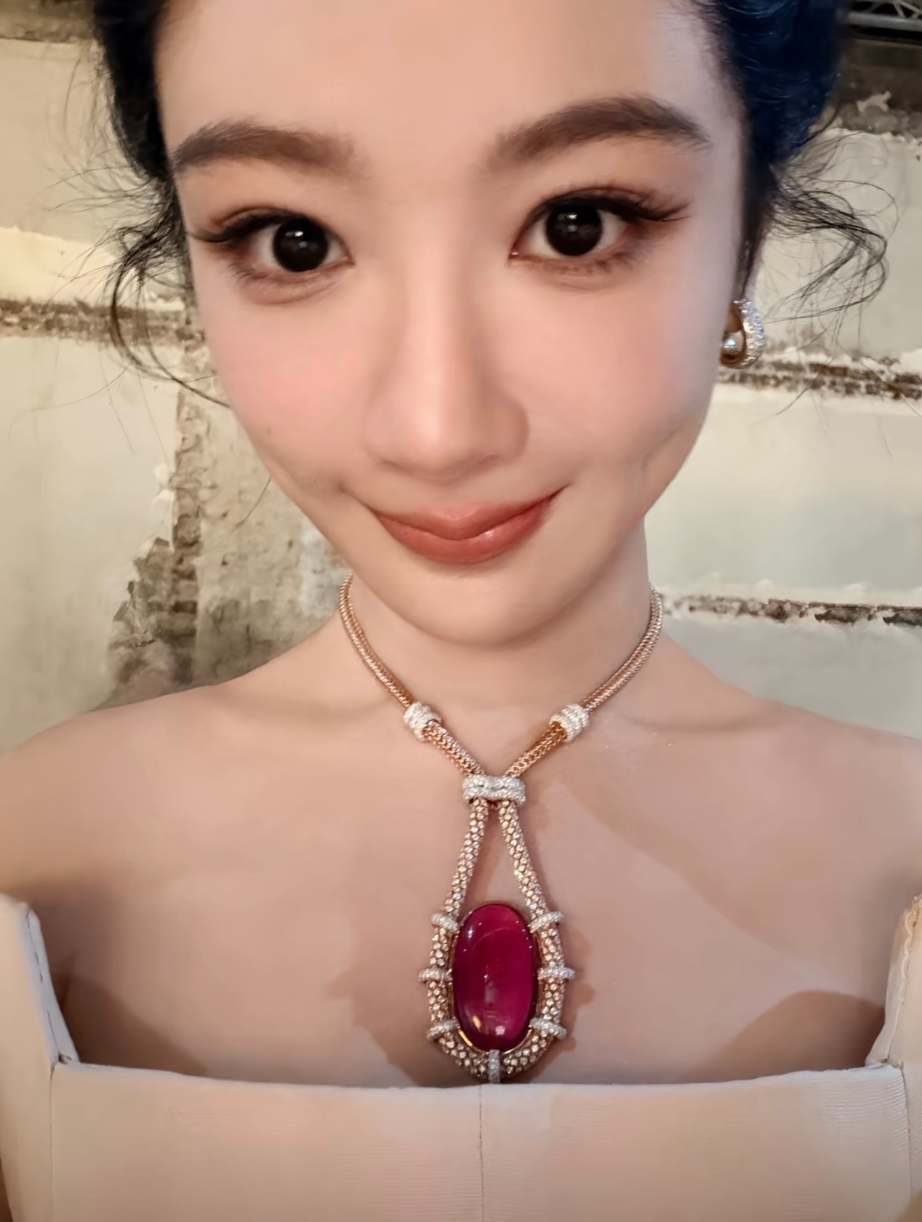 被🍇大眼突然袭击