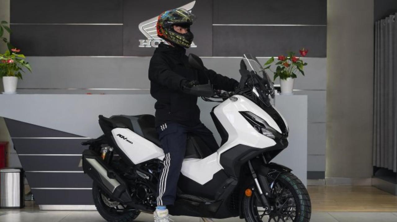 说实话，这次看到2026款本田ADV350限量版，第一感觉就是本田这“刀法”依然