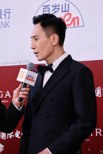 刘烨 全场下班最快的人 他下班后的活动安排一定很精彩，果然影帝也有丰富的生活，值