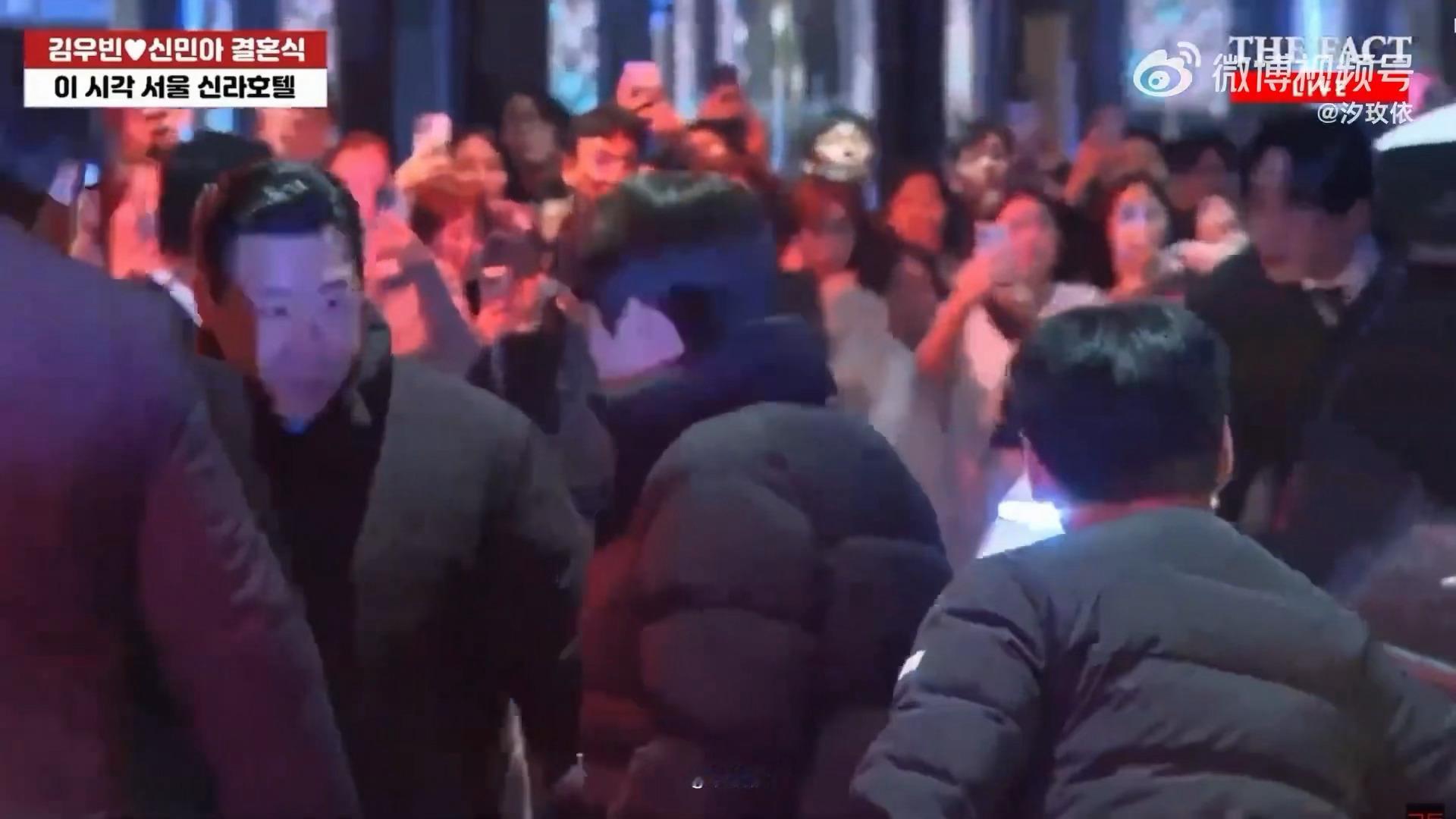 都暻秀现身金宇彬申敏儿婚礼现场 这个DO怎么这么好啊