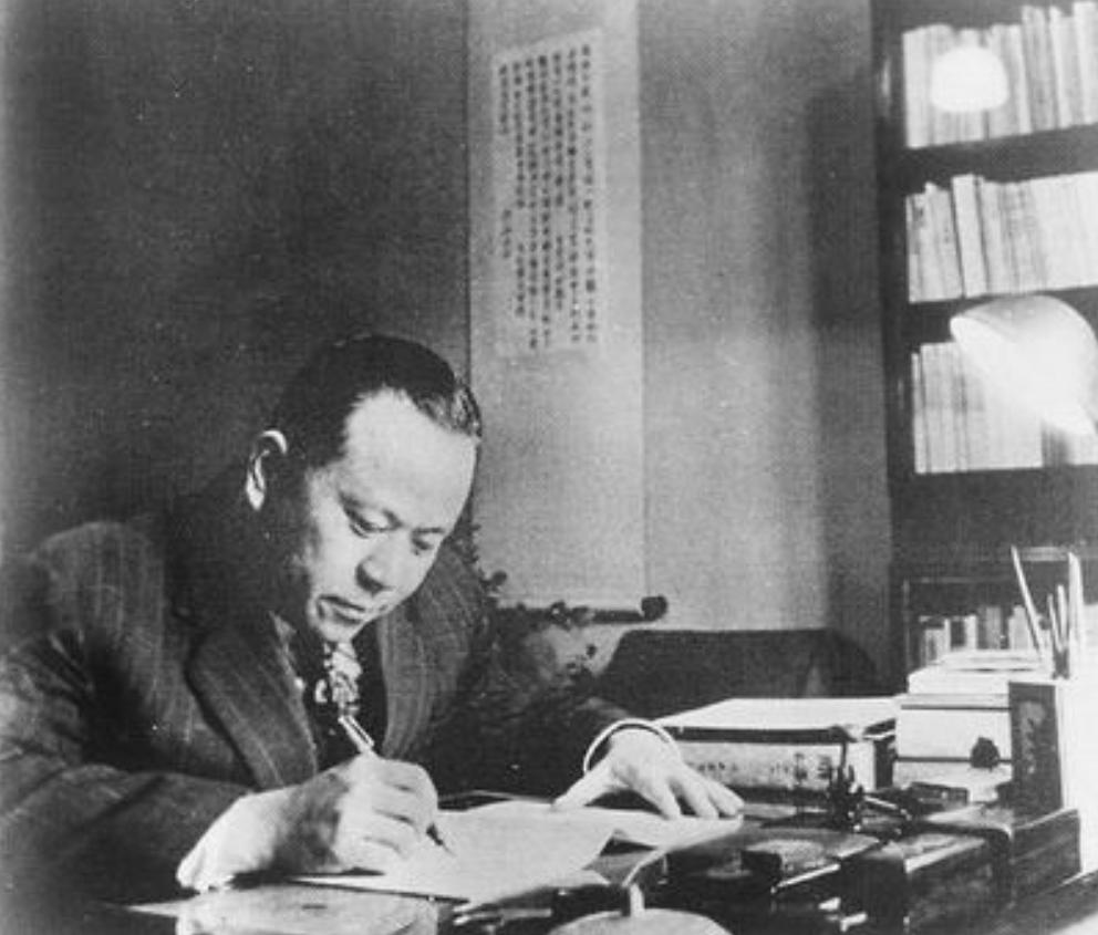 1985年，我国一位高级干部访问日本，在行程尾声，竟要去参观靖国神社，随行人员反