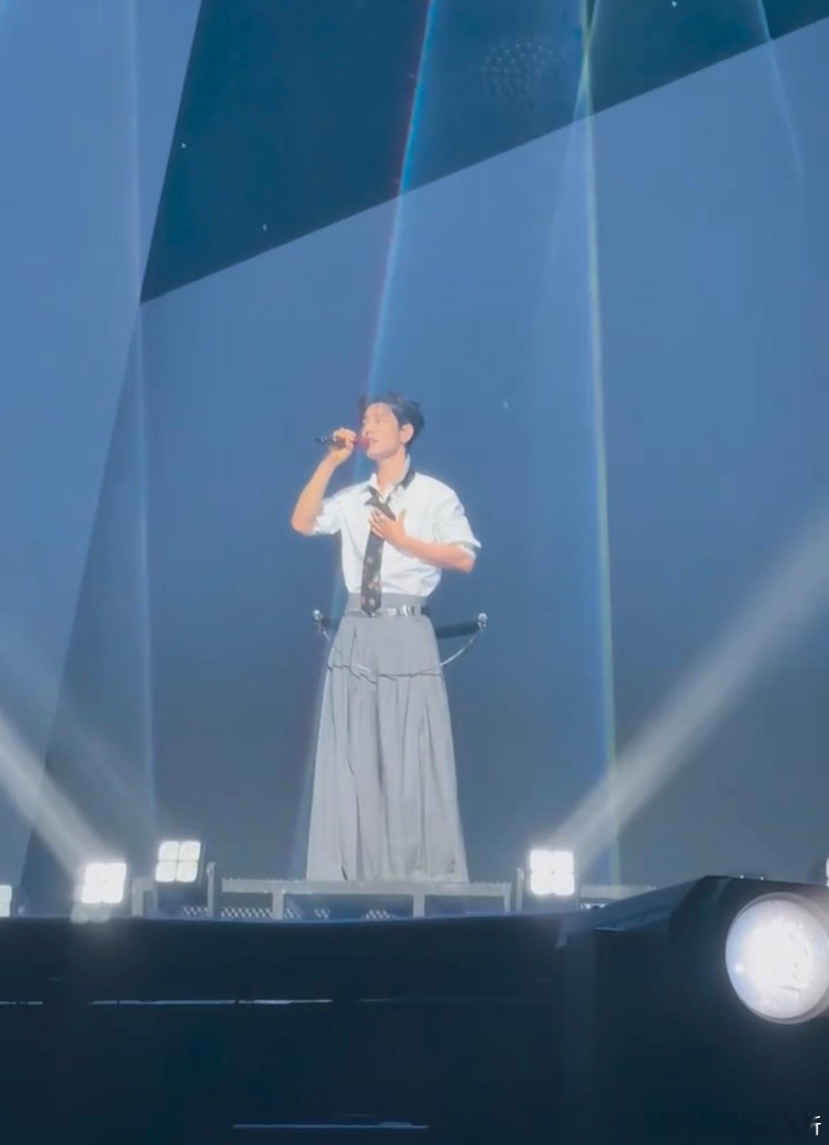 肖战[超话]小城良方迎来最强宣发肖战演唱会宣传小城良方 我是路人我也去看剧，我是