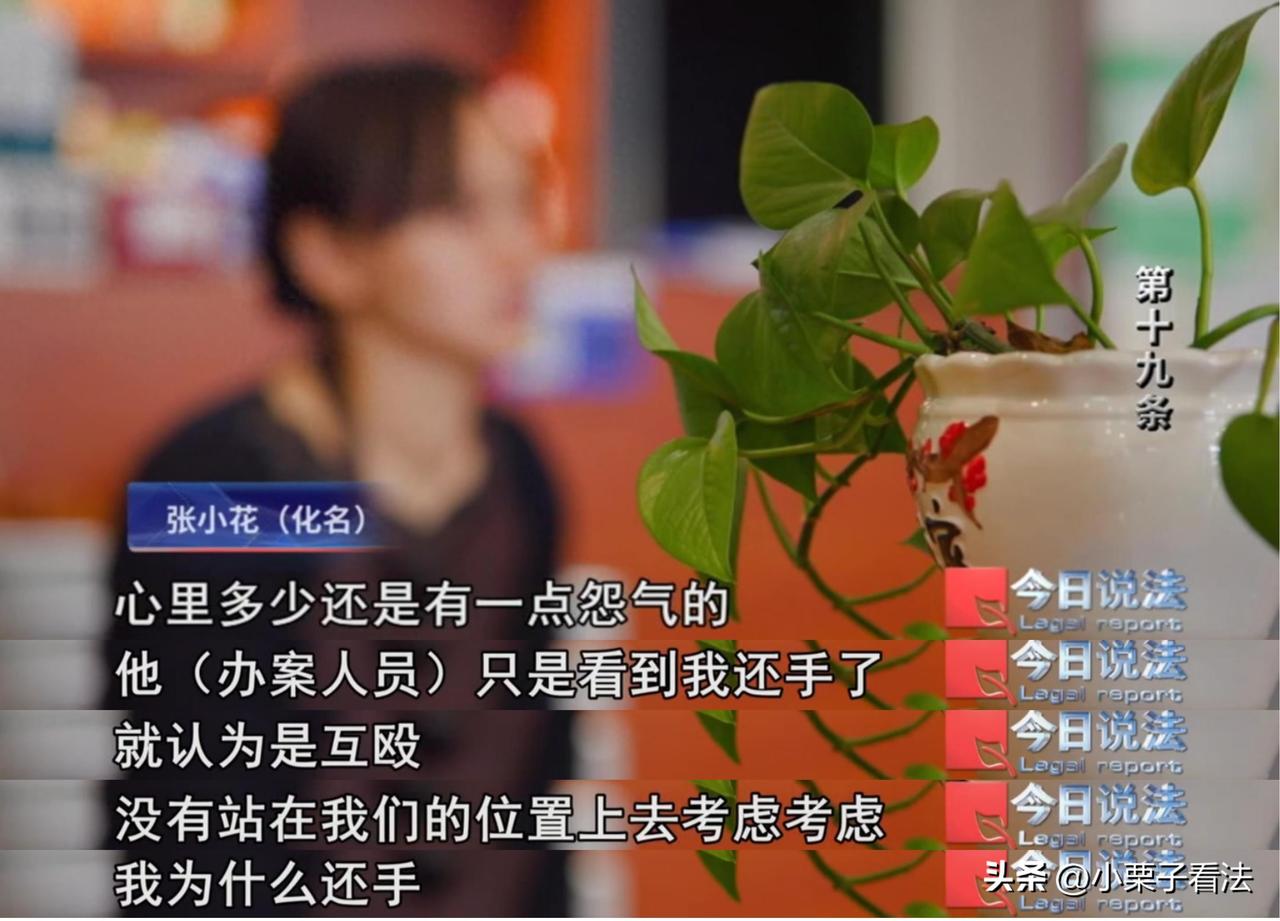山东淄博，醉酒男子用桌角起瓶盖，老板娘心疼桌子受损劝告并拿来开瓶器，岂料男子发狂