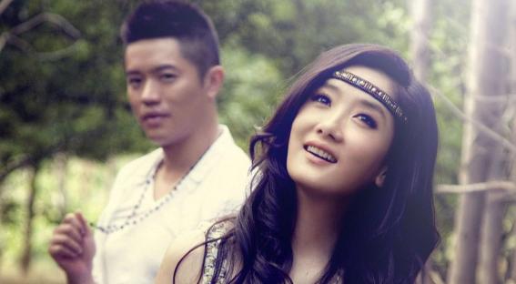 凤凰传奇的玲花说：“2004年，有个老板准备用500万包装我，他提出了一个要求，