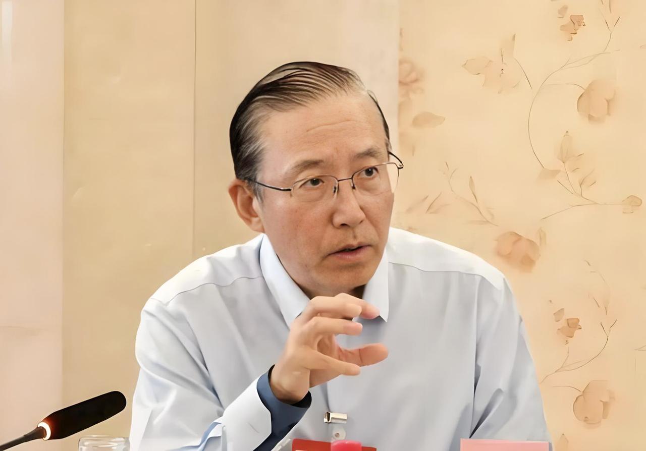 国家电网是赫赫有名的世界500强企业，工资待遇、福利保障那是相当的好，普通人能进
