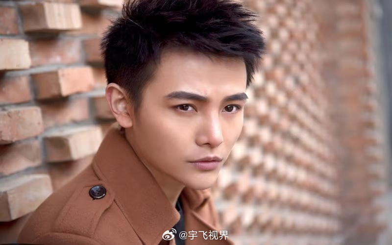 孙坚一边拍戏一边还债这不都是他自己允许的吗？然后又在这哭诉搞什么？让我们心疼他去