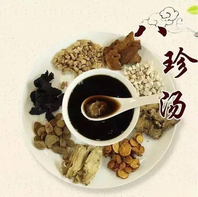 养颜八珍汤材料：人参、白术、茯苓、炙甘草、当归、川芎、芍药、熟地黄各5克。做法