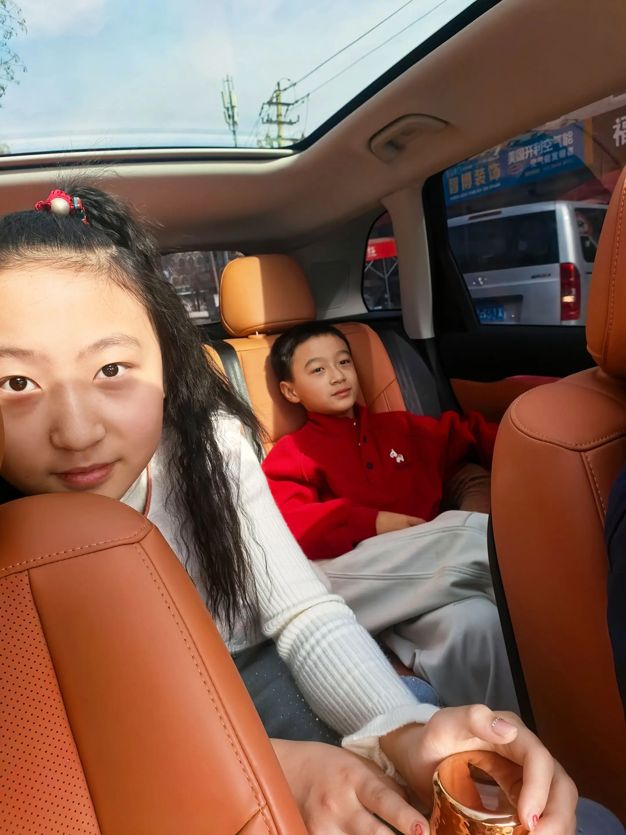 郑姐姐的每个镜头里， 都有你们悄悄长大的证据。