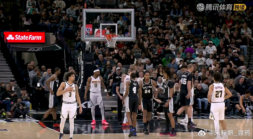 5后卫是认真的吗……哈哈，阿德尔曼终于疯了