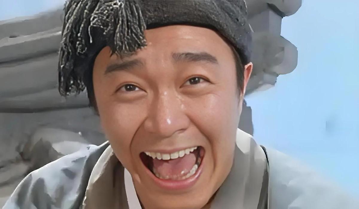 豆瓣6.6分，被骂剧情复刻、特效廉价，结果上映27分钟票房破亿。
骂它的人，和买