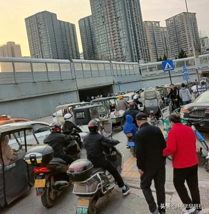 罕见一幕！又有国保在北京街头安家了，工作人员：城区极为少见
这两天，很多人刷到这