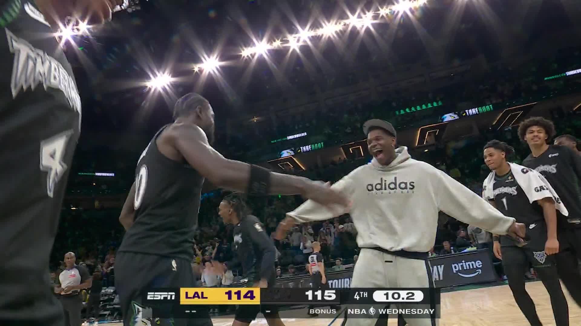 当时都以为稳了[doge]里夫斯绝杀森林狼 ​​​