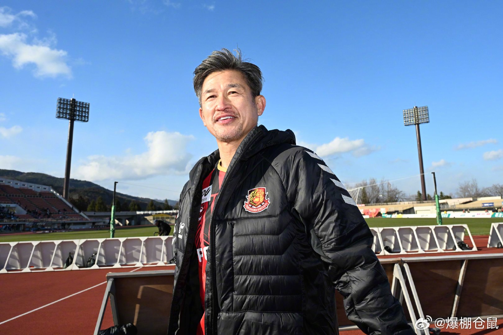 【继续刷纪录】59岁10天的福岛联前锋三浦知良在对长野帕罗塞的比赛中替补出场，继