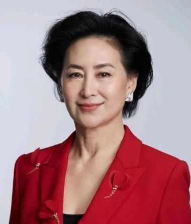 2022年，何超琼说：香港回归的时候，我爸爸跟我打赌，像上海这样的大城市多少年可