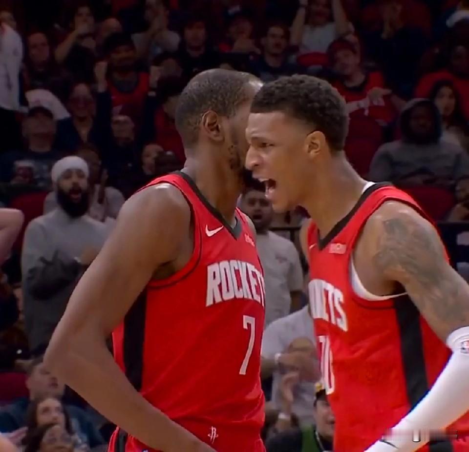 值得信赖！史密斯谈老大哥杜兰特：

“有KD在，我们赢球有保障。”

“他以极高