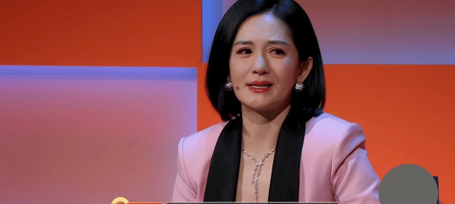 谢娜因为同一个人哭3次谁能扛住谢娜这沉浸式泪崩啊!《笑有新生》中，刘斌成“催泪惯