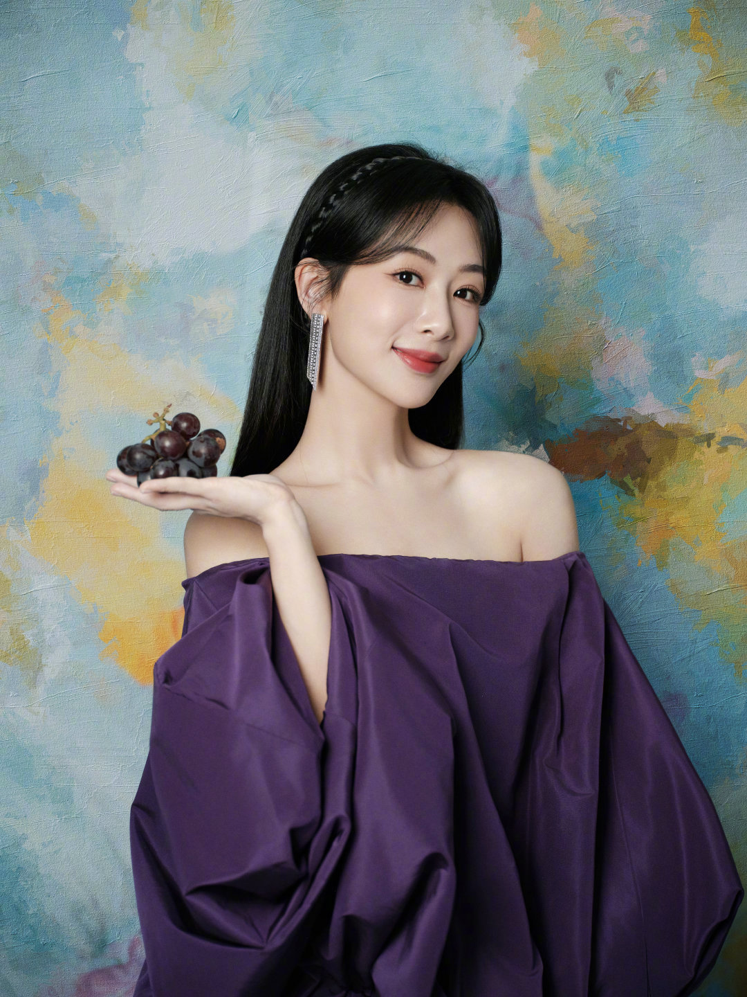 杨紫不会是紫霞仙子吧拜托，杨紫穿上这套紫色礼服这谁看了不迷糊~我简直太爱这套装扮