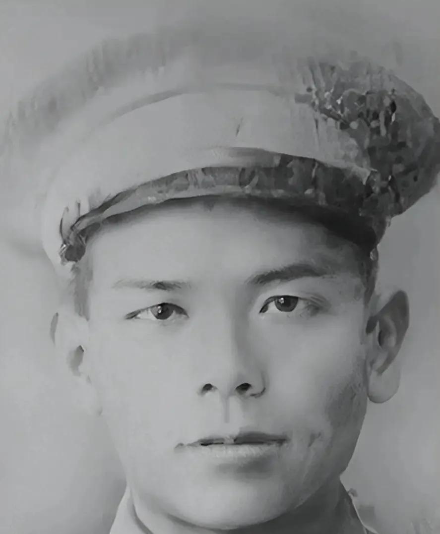 曾扩情，黄埔一期生中的独特存在，以“老大哥”之名，行于历史舞台。
 
其入黄埔时
