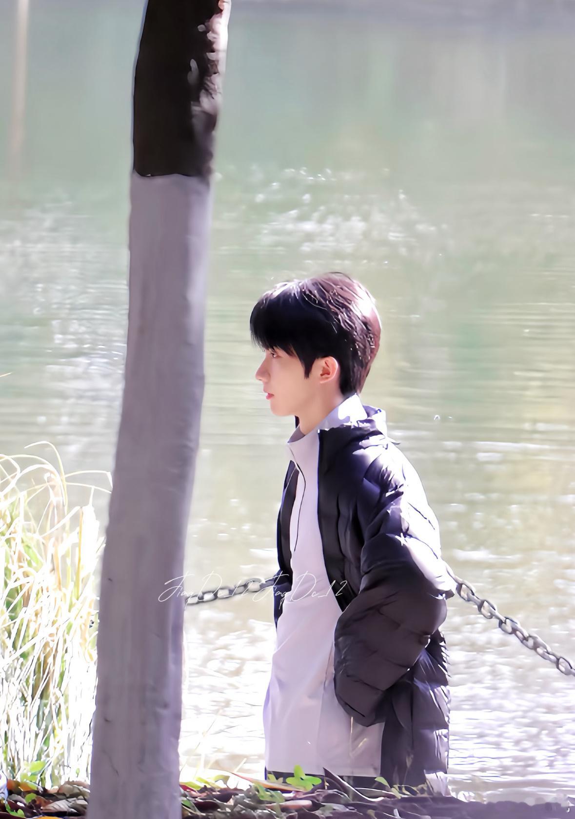 我追的末世小说有脸了 子枫医疗包眼神杀戳心，嘉祺对讲机设定燃炸，双强适配度拉满，